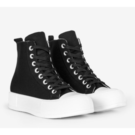 Mustat tennarit korkealla Natasha-pohjalla 1