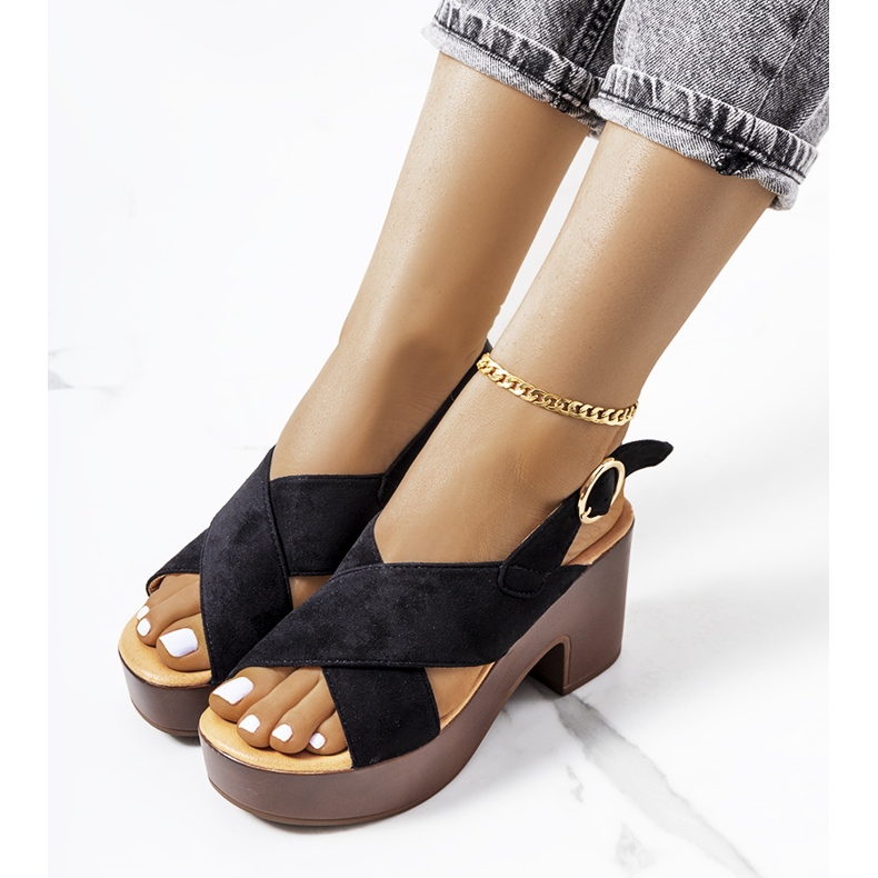 Mustat sandaalit Chapel-tasolla 1