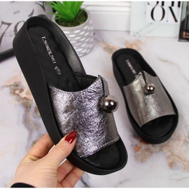 Nahkaiset tossut koristepallolla T. Sokolski W SCA165A hopea 1