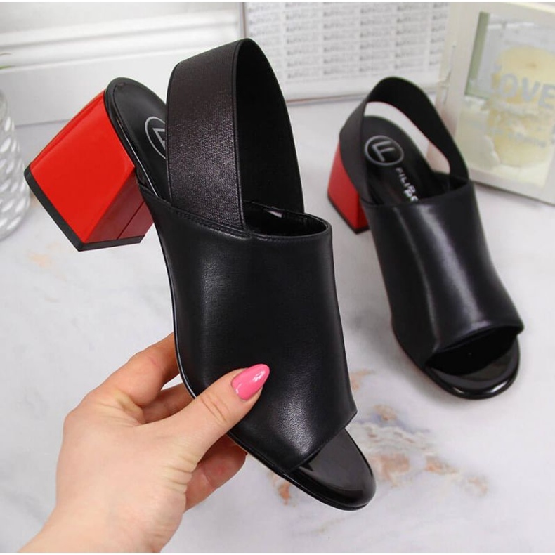 Nahkasandaalit kuminauhalla Filippo W PAW352 musta 1