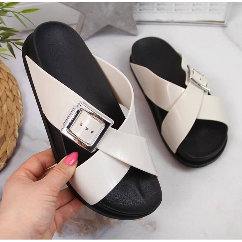 Meliski Zaxy W JJ285057 kermanväriset tossut ekru 1