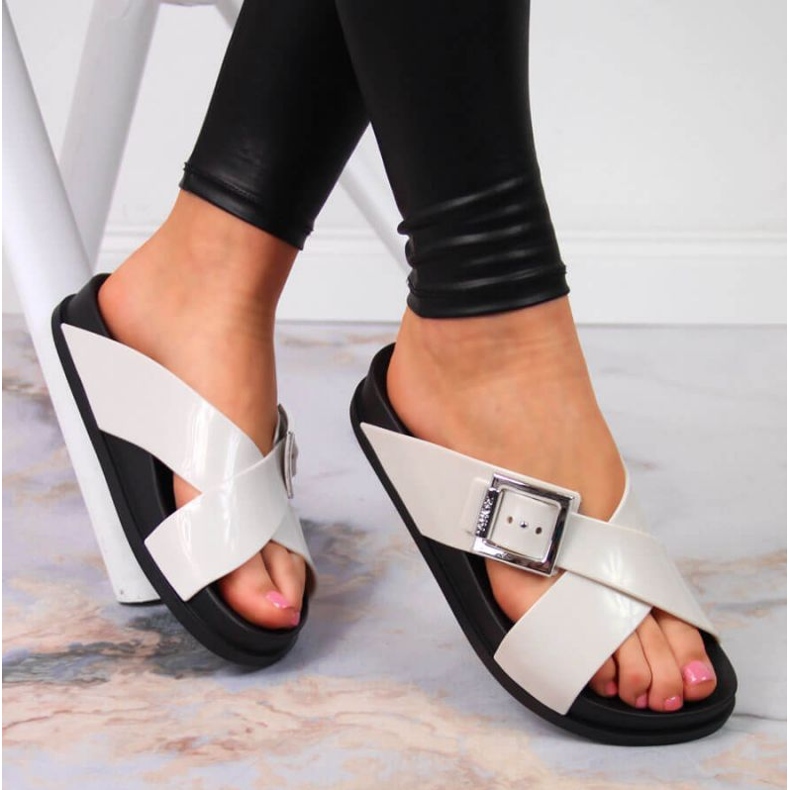 Meliski Zaxy W JJ285057 kermanväriset tossut ekru 2