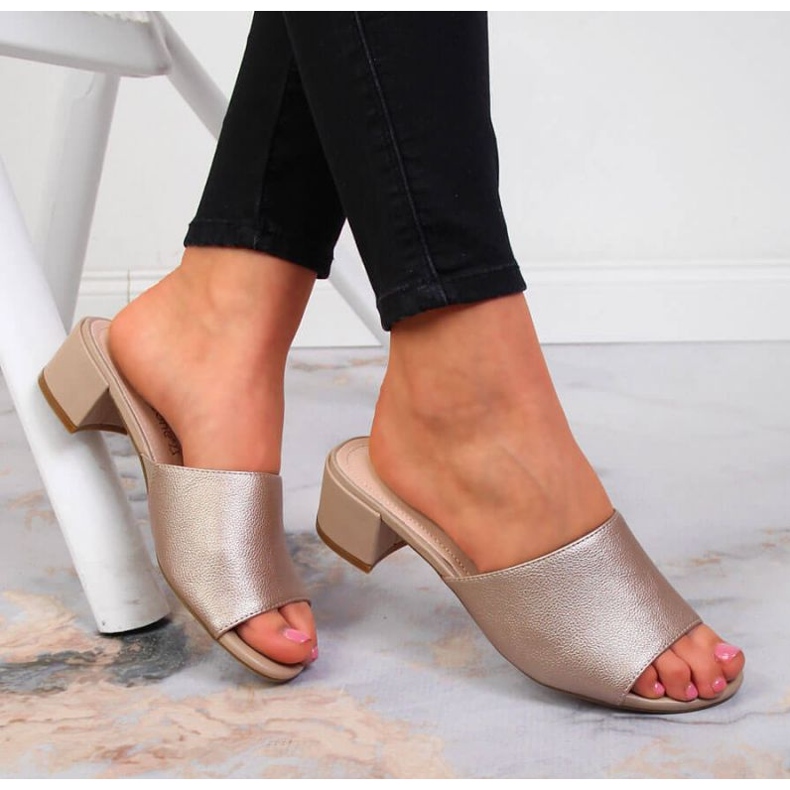 Tossut lohkossa Sergio Leone W SK375B beige 2