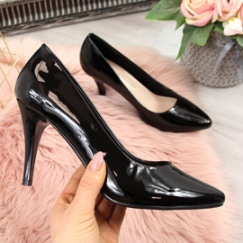 Pumput mustalla patentoidulla Sergio Leonen tikkakorolla 1