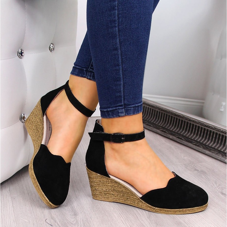 Naisten nahkasandaalit mustalla kiilalla Filippo 1