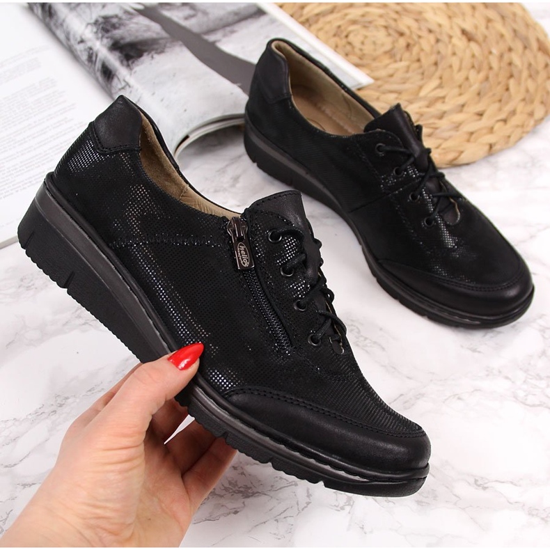 Mustat kiiltävät nahkakengät Helios 334 1