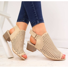 Naisten beigenväriset harjakattoiset sandaalit Sabatina 1