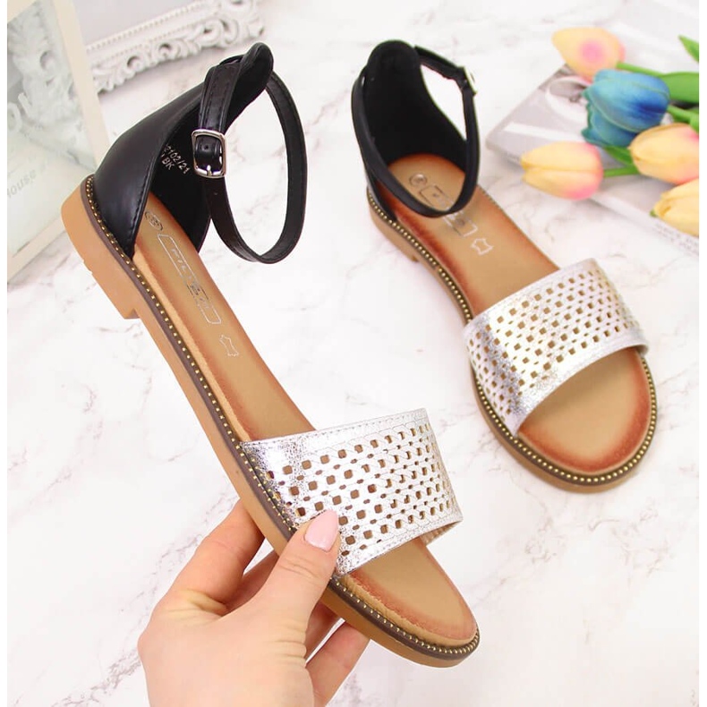 Naisten sandaalit niiteillä musta ja hopea Filippo 2