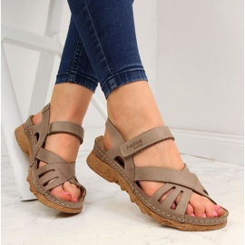 Naisten nahkasandaalit tarranauhalla beige Helios 256 1