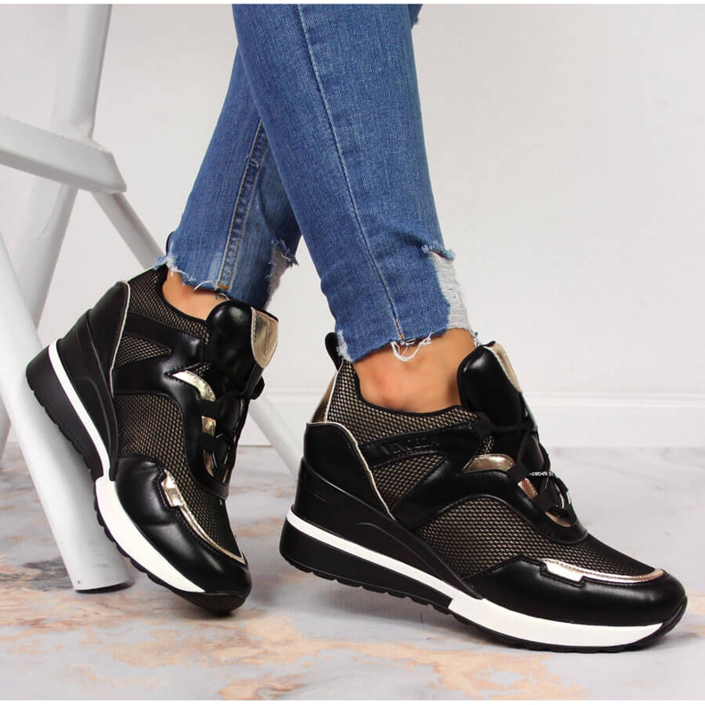 Naisten mustat kiilalenkkarit Vinceza kultainen 1