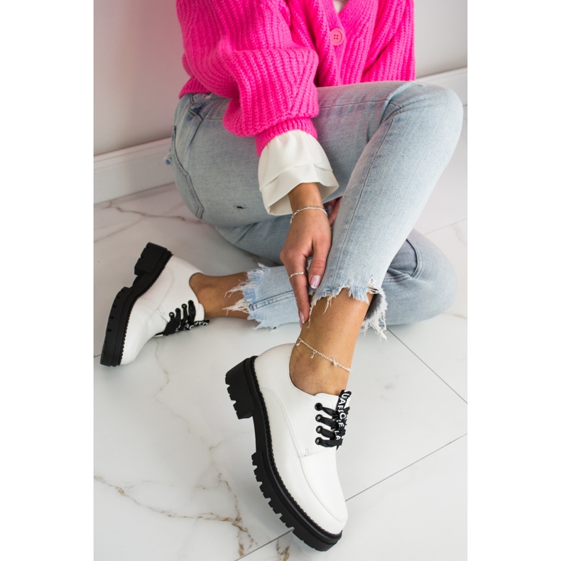 Naisten saappaat valkoisella Laura La.Fi -alustalla valkoinen 1