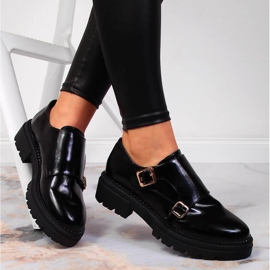 Naisten mustaksi lakatut alustakengät Laura La.Fi 2