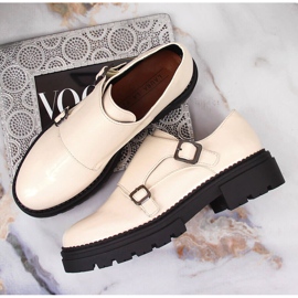 Alustakengät lakattu beige Laura La.Fi 1