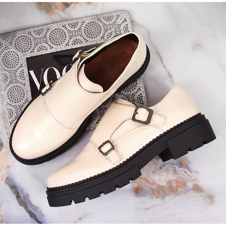 Alustakengät lakattu beige Laura La.Fi 1