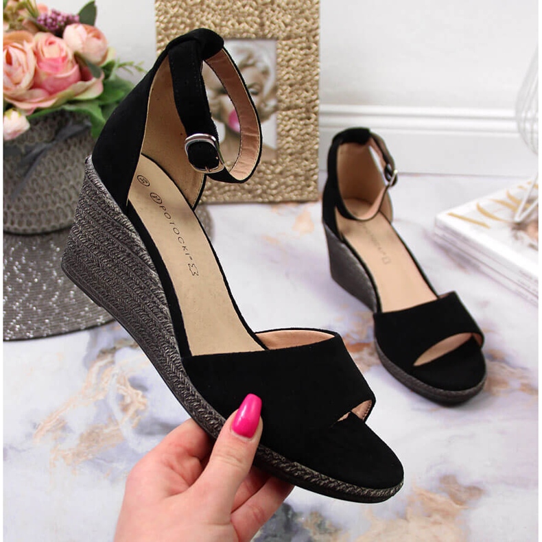 Naisten mustat sandaalit Potocki 1