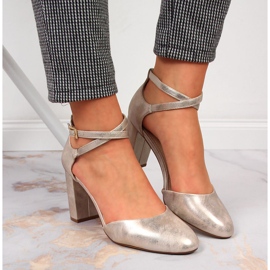 Sergio Leonen naisten sandaalit kultapylväässä kultainen 1