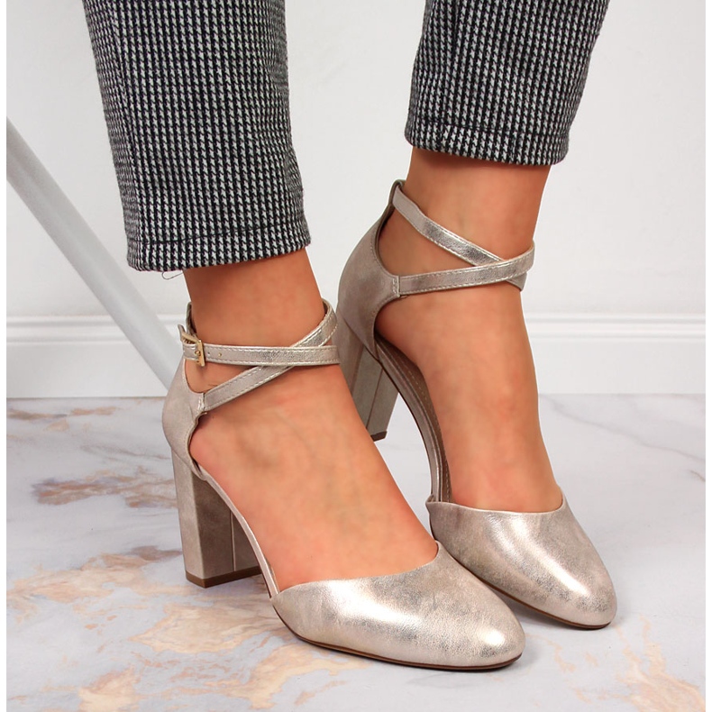 Sergio Leonen naisten sandaalit kultapylväässä kultainen 1