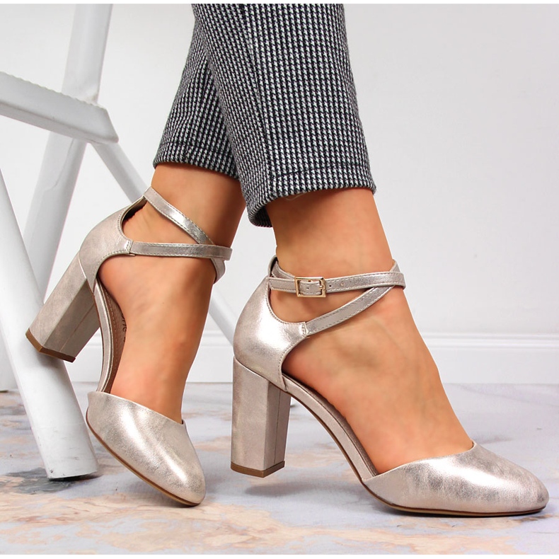 Sergio Leonen naisten sandaalit kultapylväässä kultainen 2