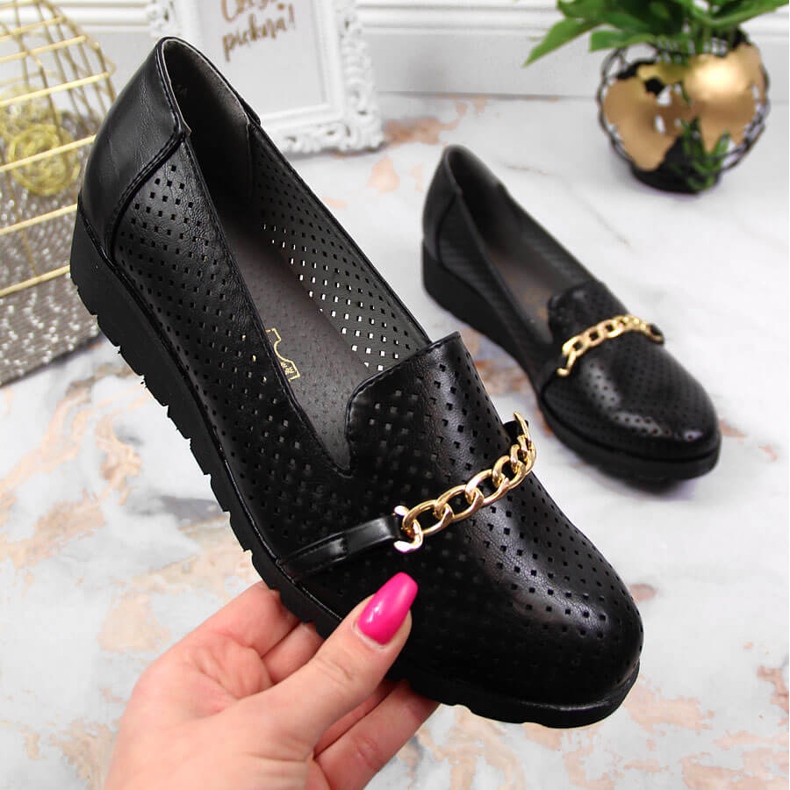 Naisten harjakattoiset kengät ketjulla, musta Jezzi 1