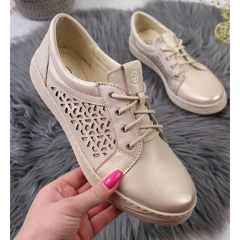 Mukavat nahkaiset naisten kengät, kultaiset Helios 375 kultainen 1