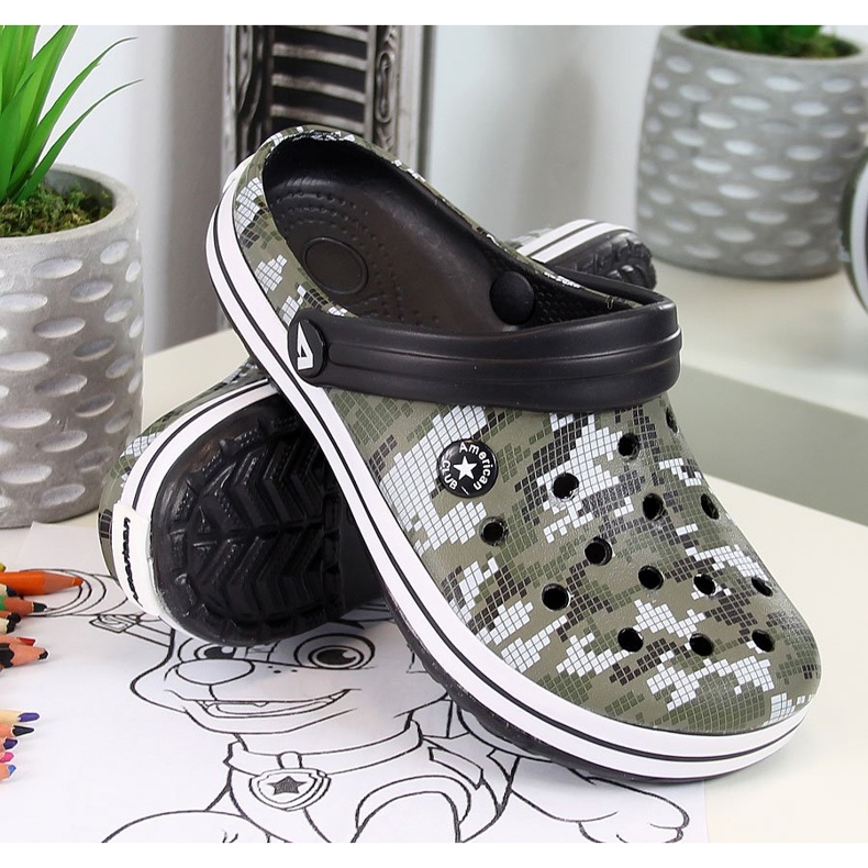 American Club khakivaahtomuovitossut pojille 1