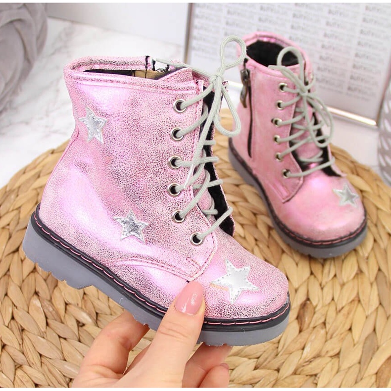 Vaaleanpunaiset eristetyt tyttöjen saappaat Kornecki 6216 vaaleanpunainen 1