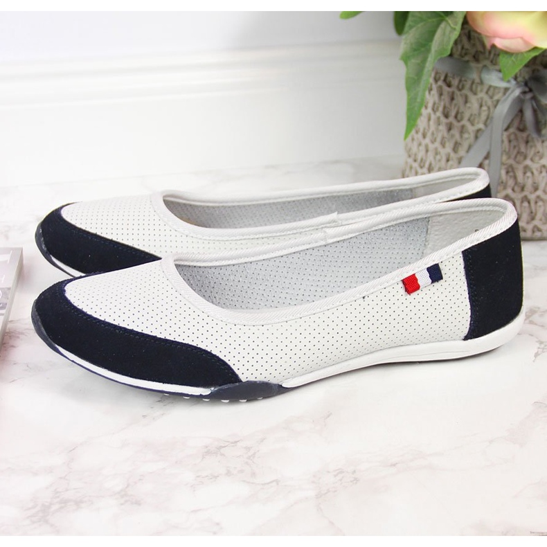 Naisten harjakattoiset valkoiset ja laivastonsiniset Filippo ballerinat valkoinen 1