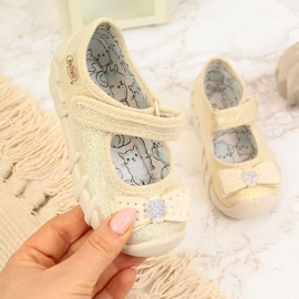 Tyttöjen balerinatossut tarranauhalla beigellä Befado-rusetilla 1