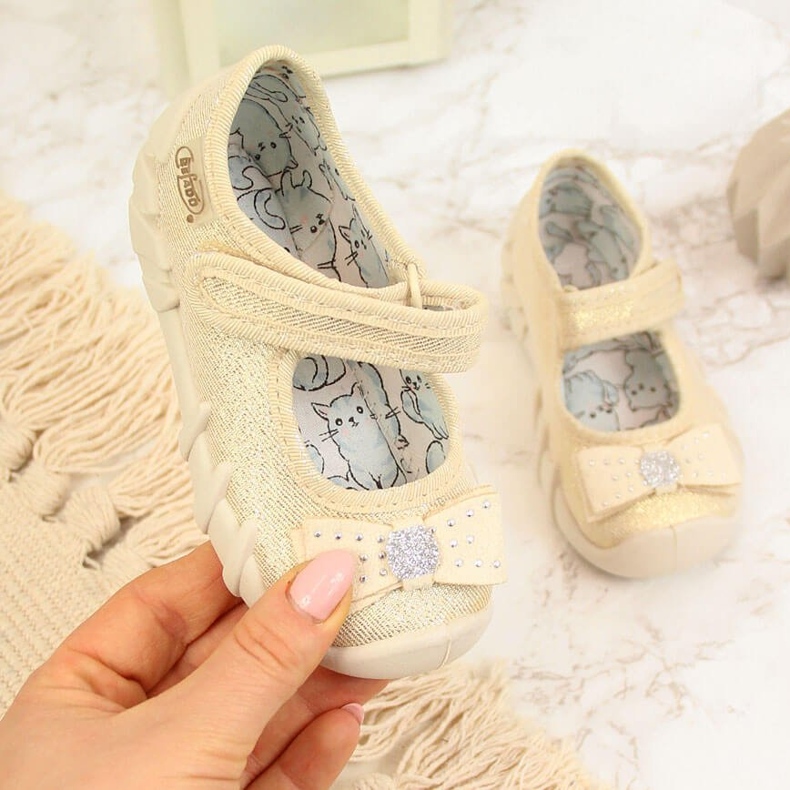 Tyttöjen balerinatossut tarranauhalla beigellä Befado-rusetilla 1