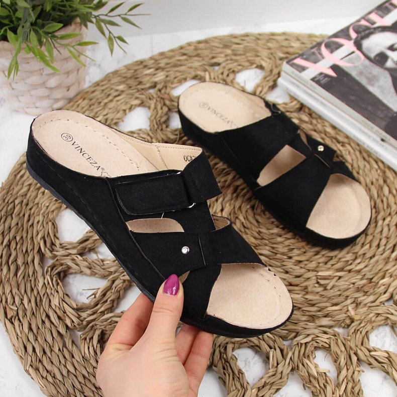 Naisten mustat kiilatossut Vinceza 2