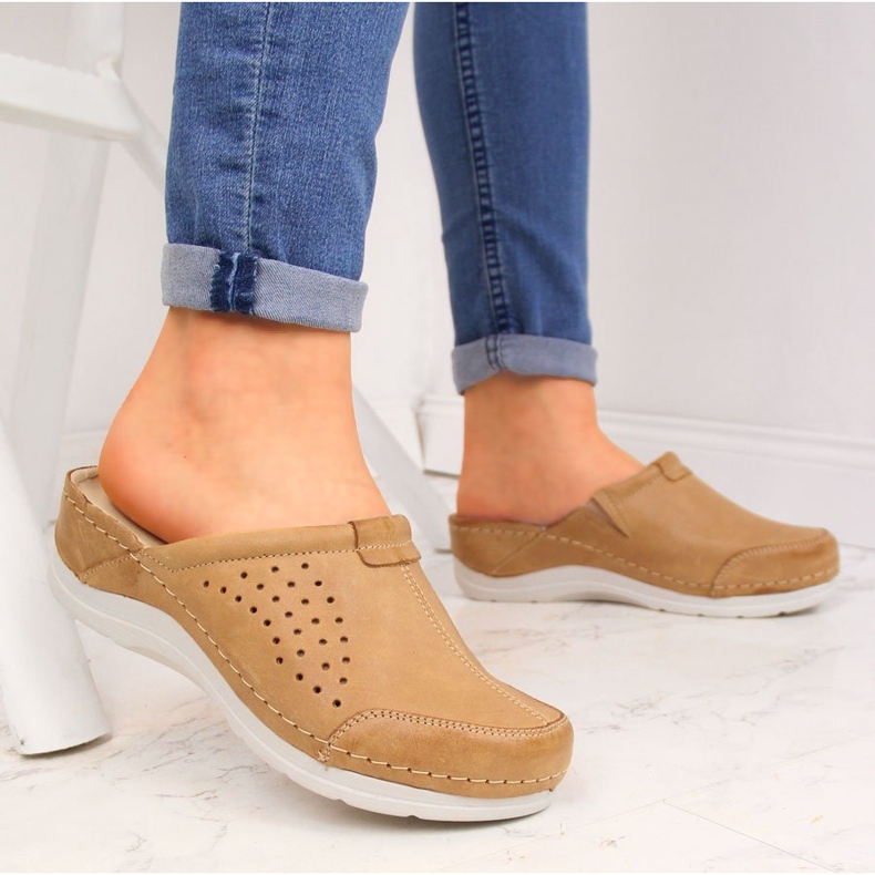 Naisten nahkaiset tossut vaaleanruskeat Helios 281 2