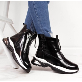 Naisten mustat kiiltonahkaiset tennarit T.Sokolski 1