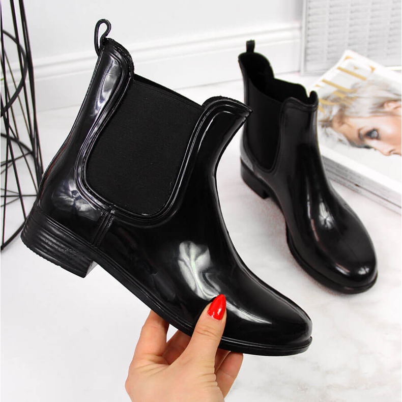 Naisten kalossit mustaksi lakatut Jodhpur-saappaat T.Sokolski 2