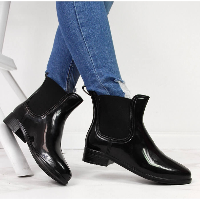 Naisten kalossit mustaksi lakatut Jodhpur-saappaat T.Sokolski 1