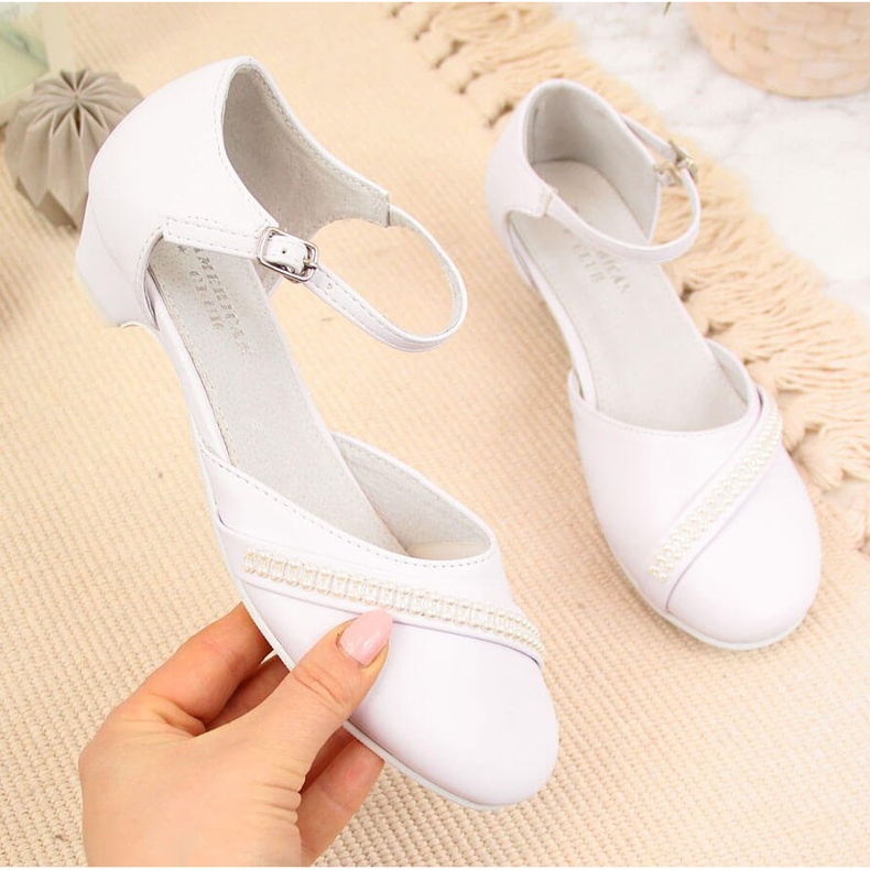 American Clubin valkoisten tyttöjen ensimmäinen ehtoollissandaalit valkoinen valkoinen 1