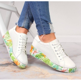 Naisten nahkakengät kiilavalkoisella Artikerilla valkoinen 1