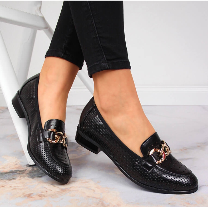 Mustat harjakattoiset kengät ketjulla Potocki 1