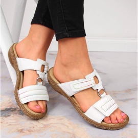 Naisten valkoiset nahkatossut, joissa tarranauhalla valkoinen Rieker 62886-80 1