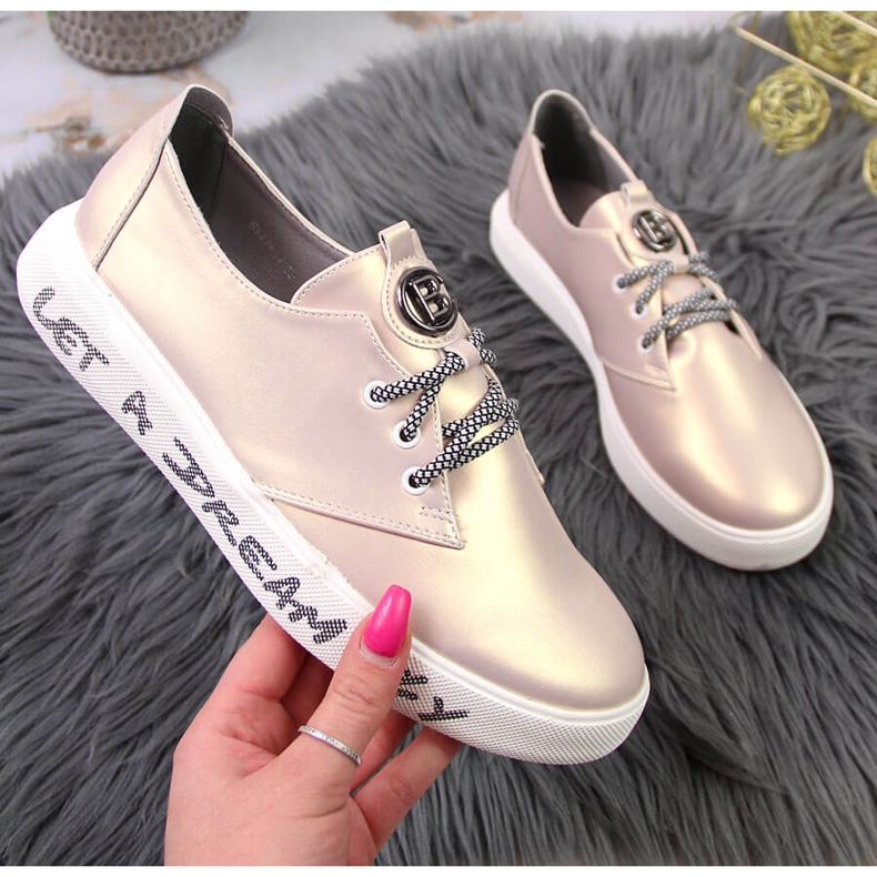 S.Barski Naisten brogues helmenpunaisella S. Barski alustalla vaaleanpunainen 1