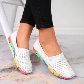 Mukavat valkoiset Artiker-nahkaiset naisten kengät 1