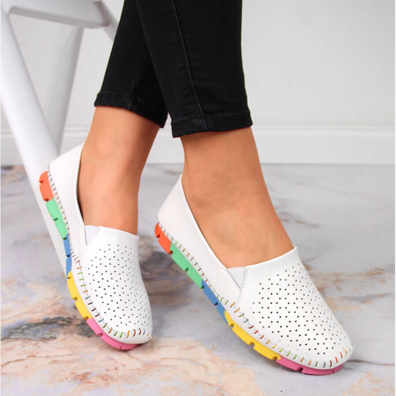 Mukavat valkoiset Artiker-nahkaiset naisten kengät 1