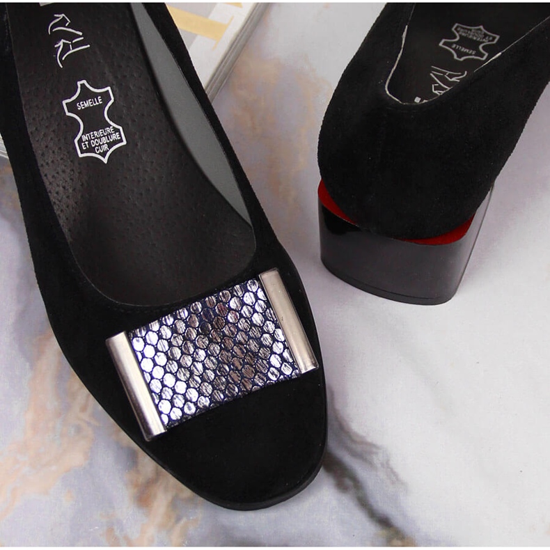 Pumput mustassa Jezzi-mokkanahkalohkossa 2