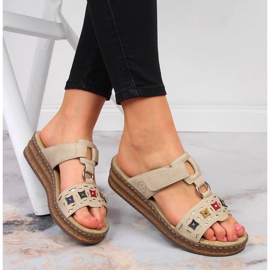 Naisten beigenväriset kiilatossut Rieker 62924-60 1