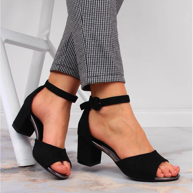 Mustat naisten Vinceza-sandaalit pylväässä 1