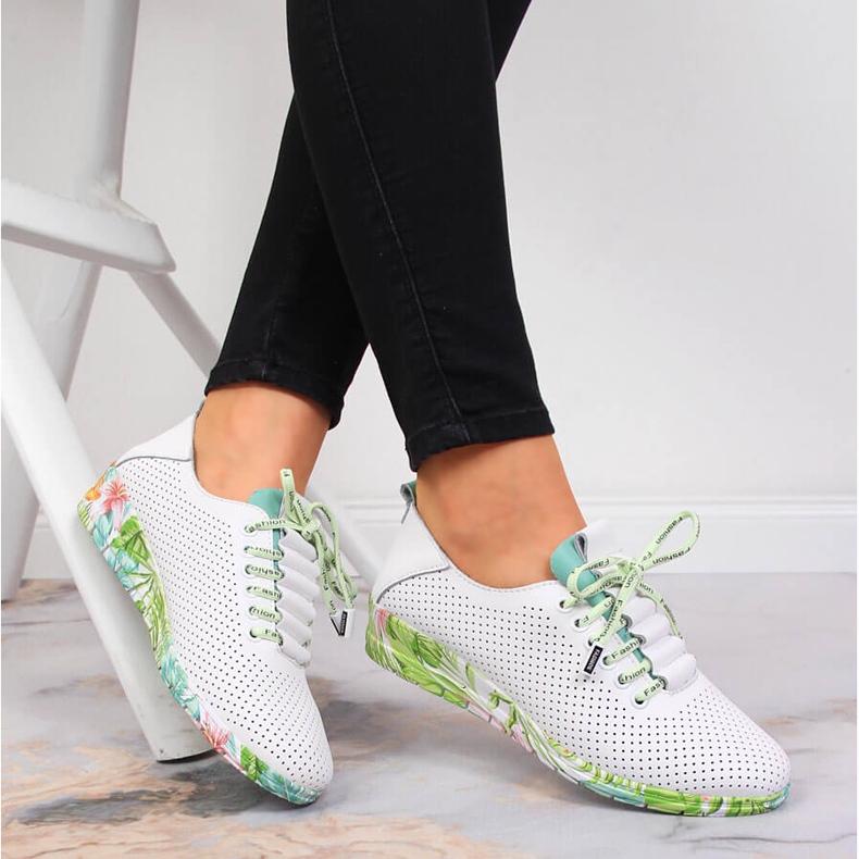 Naisten valkoiset nahkaiset harjakattoiset kengät, joissa on kiila Artiker 2