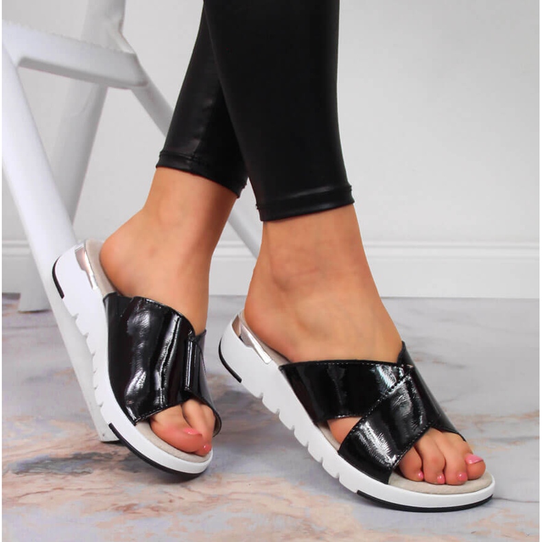 S.Barski Naisten mustat kiiltonahkaiset tossut S. Barski 1