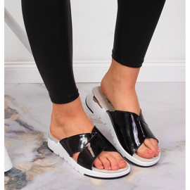 S.Barski Naisten mustat kiiltonahkaiset tossut S. Barski 2