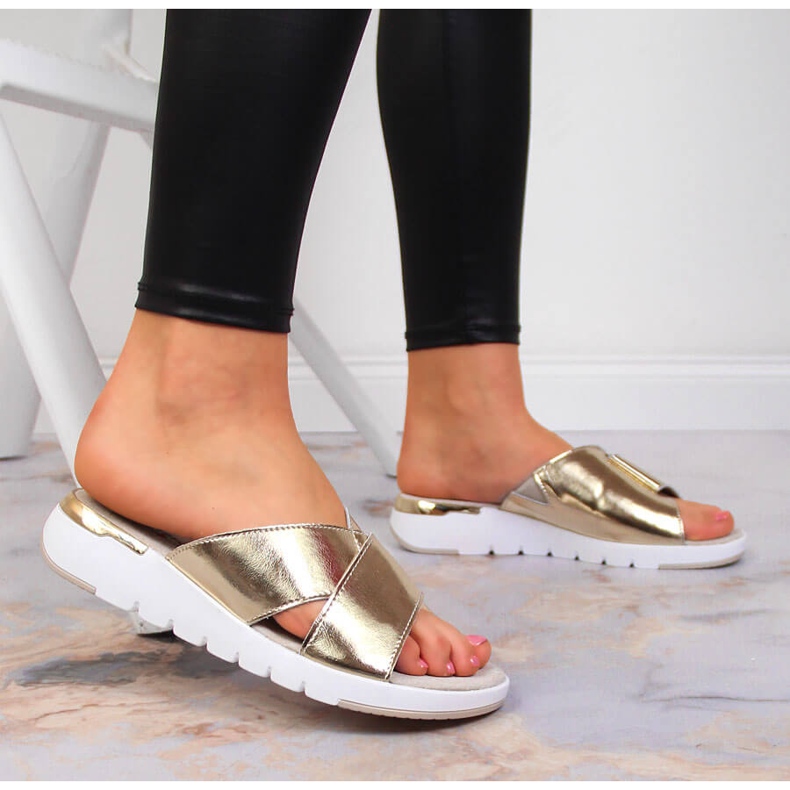 S.Barski Naisten kultalakatut nahkatossut S. Barski kultainen 2