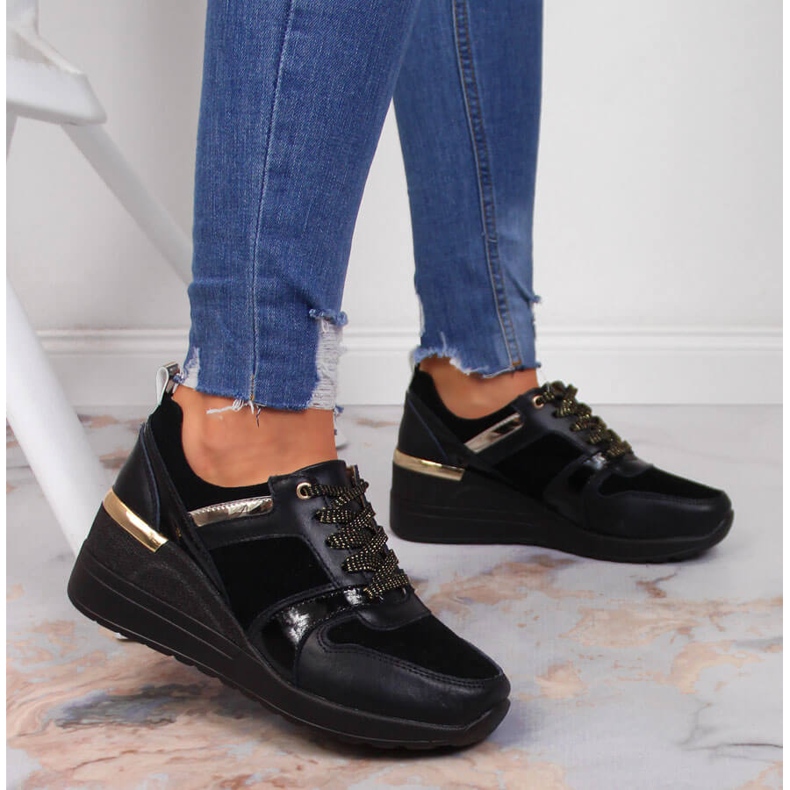 S.Barski Nahkaiset naisten kengät mustalla kiilanauhalla S. Barski 2