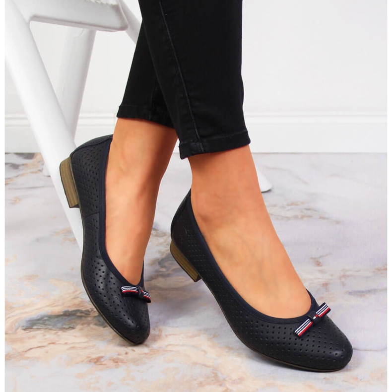 Nahkaiset naisten harjakattoiset laivastonsiniset balerinat Rieker 51997-15 laivastonsininen 1